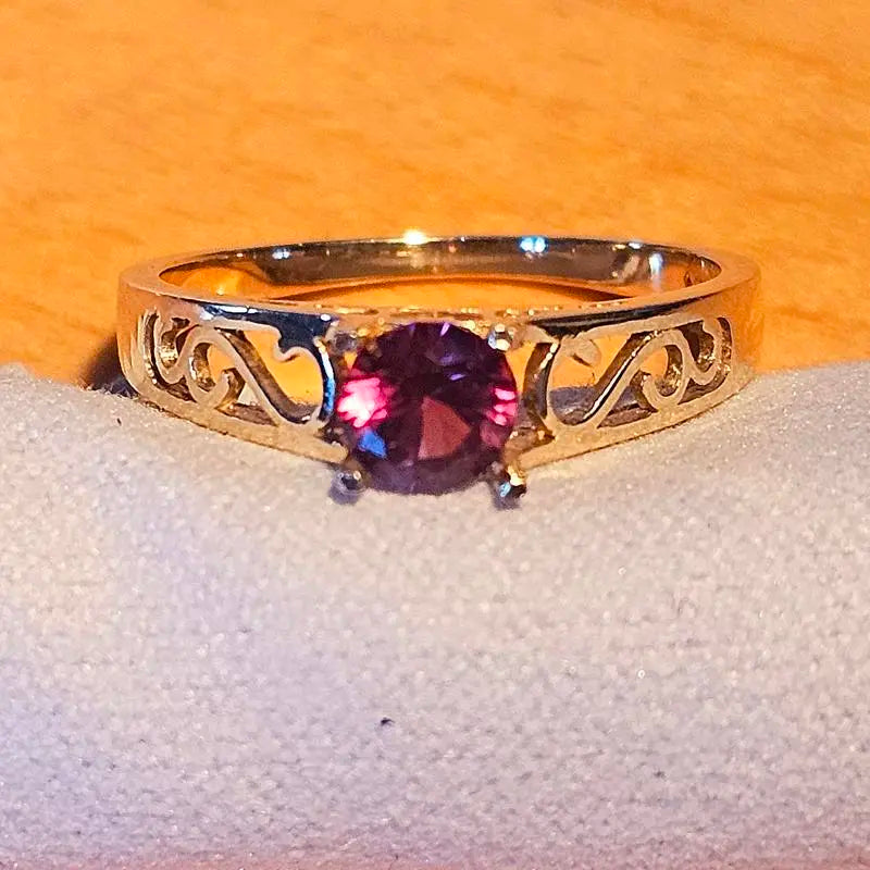 14ct Gold ring with facetted Umbalite Garnet