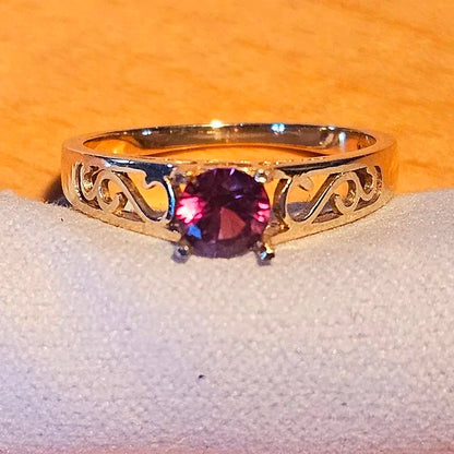 14ct Gold ring with facetted Umbalite Garnet