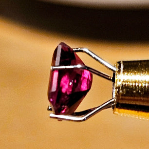 Stunning 1.25ct Red Garnet - Fiery Elegance Scandinavian Gem Design