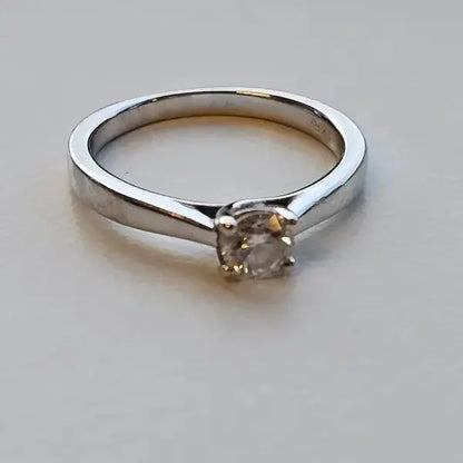 Timeless Elegance: 24ct White Gold Ring with 0.30ct Diamond