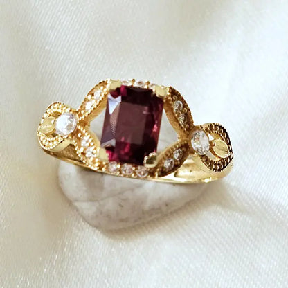 18ct gold ring with deep red garnet