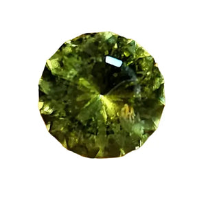 Gleaming Green: 1.25ct Round Facetted Peridot - Scandinavian Gem Design