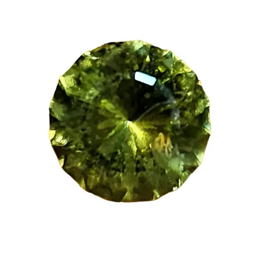 Gleaming Green: 1.25ct Round Facetted Peridot - Scandinavian Gem Design