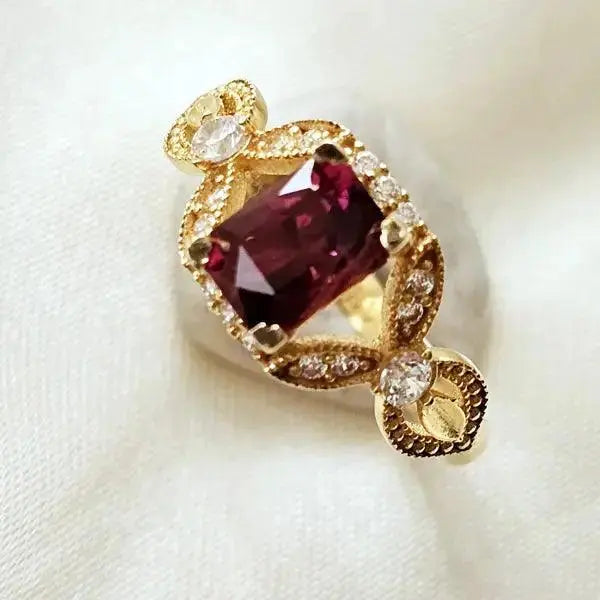 Deep Red Delight: 18ct Gold Garnet Ring - Scandinavian Gem Design