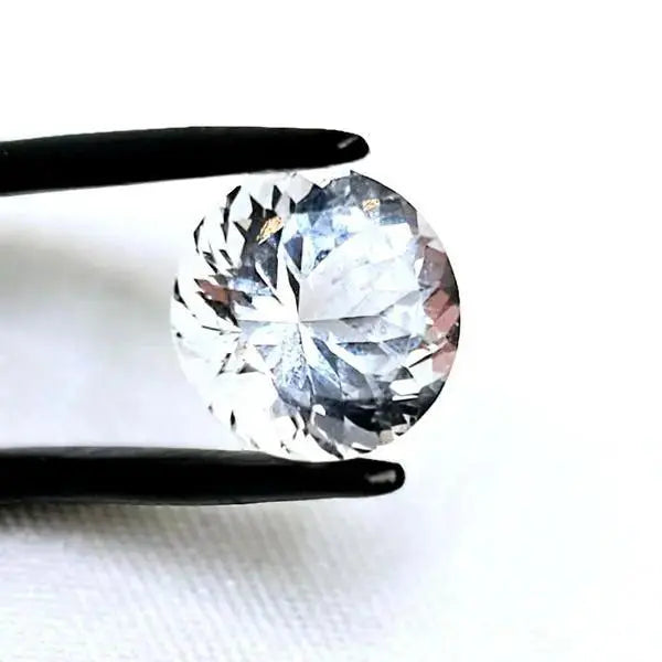 Gleaming Crystal: 4ct Facetted White Topaz - Scandinavian Gem Design