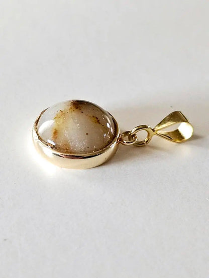 Handcrafted Gold Plated Agate Pendant - Unique and Luxurious Scandinavian Gem Design