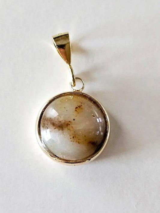 Handcrafted Gold Plated Agate Pendant - Unique and Luxurious Scandinavian Gem Design