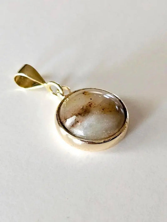 Handcrafted Gold Plated Agate Pendant - Unique and Luxurious Scandinavian Gem Design