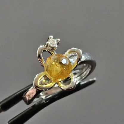 Silver plated ring with facetted yellow Amber