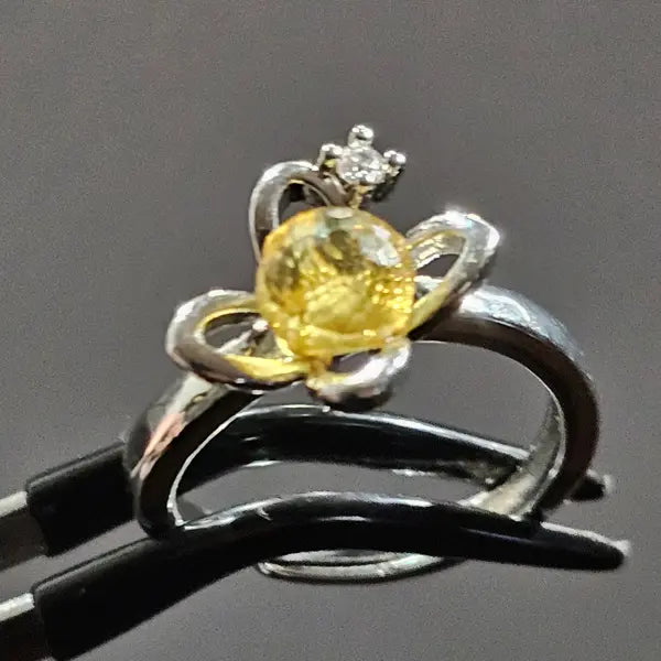 Silver plated ring with facetted yellow Amber