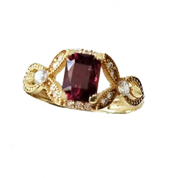 Deep Red Delight: 18ct Gold Garnet Ring - Scandinavian Gem Design