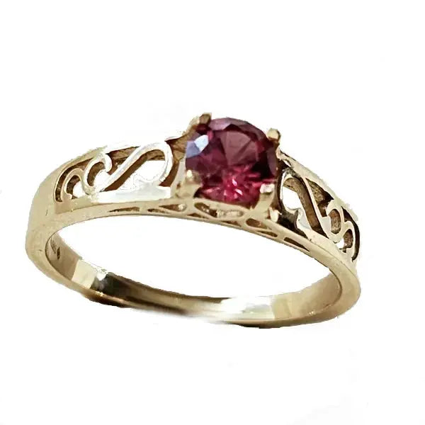 Timeless Beauty: 14ct Gold and Umbalite Garnet Ring - Unique jewelry - Scandinavian Gem Design